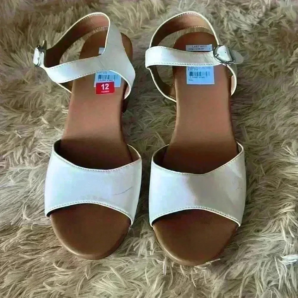 Elegant White Women's Sandals - Picture 2 of 4
